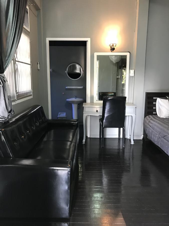 Add Home Hostel Vipavadee 42 Бангкок Экстерьер фото