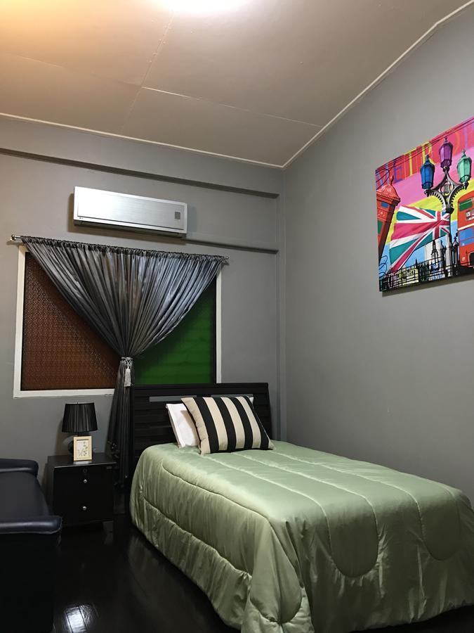 Add Home Hostel Vipavadee 42 Бангкок Экстерьер фото